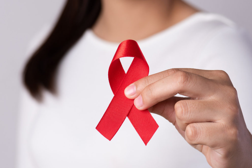 aids 1024x683 1 - Dezembro vermelho: entenda como o preconceito a pessoas soropositivas ainda é uma barreira na luta contra o HIV